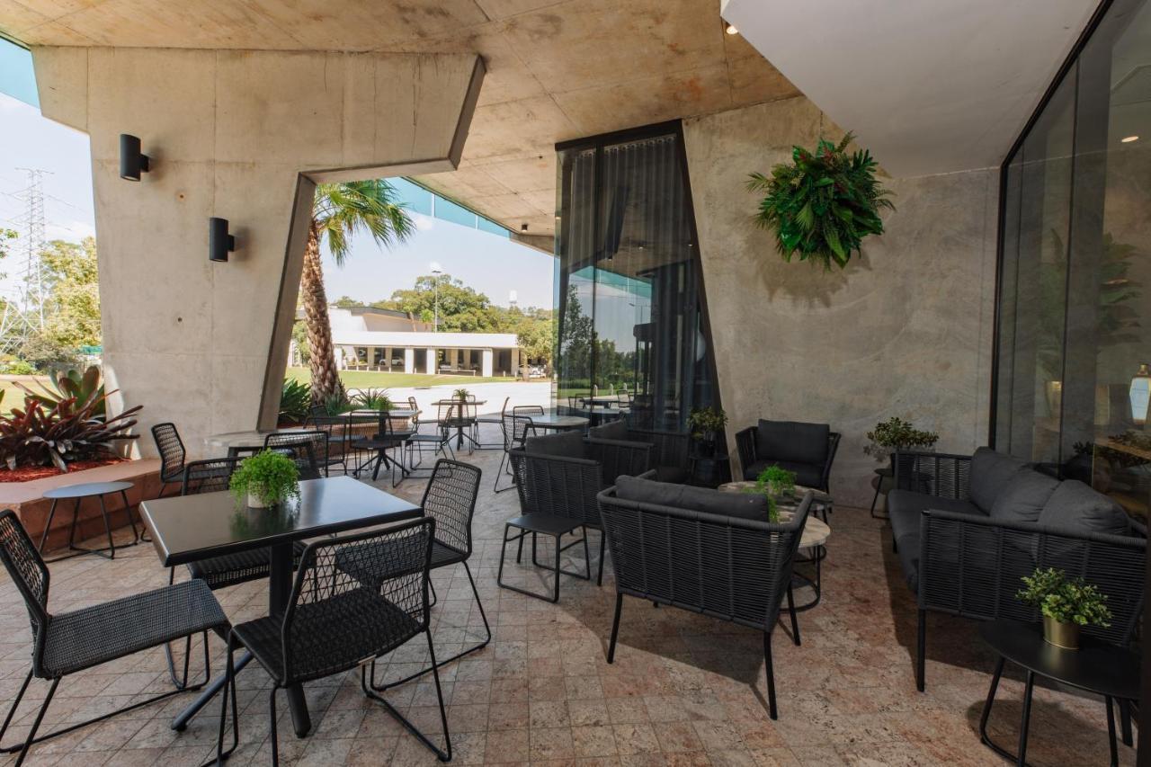 Eatons Hill Hotel Brisbane Exterior foto