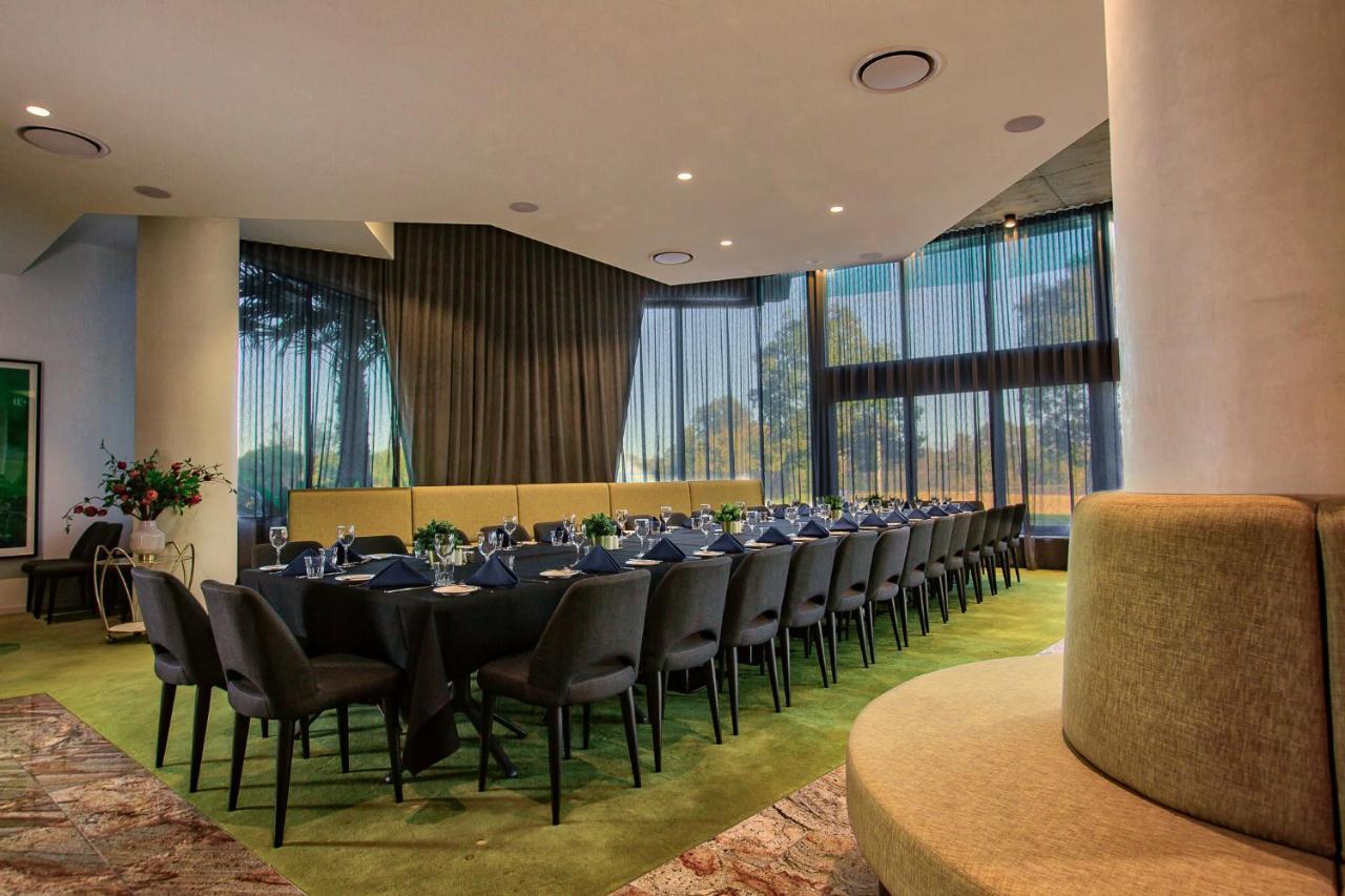 Eatons Hill Hotel Brisbane Exterior foto